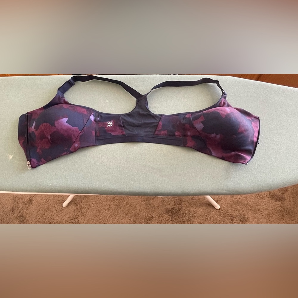 sports bra